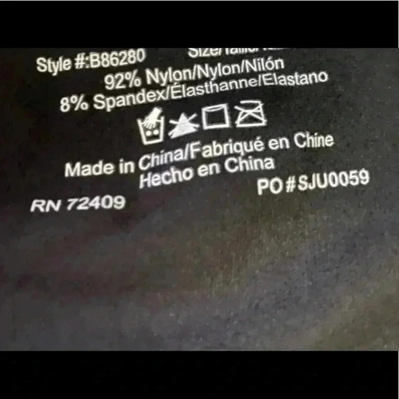 🆕Rene Rofe Seamless Cut Out Black Sport Bra🆕 - Picture 9 of 12